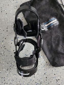 Upload knee brace for right knee