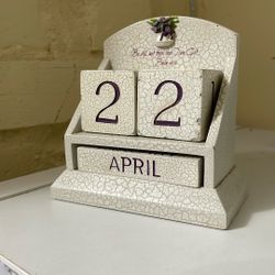 Vintage‑Style Perpetual Block Calendar – Floral & Scripture Decor