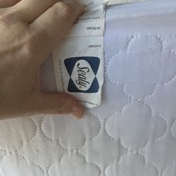 Serta Baby Crib Matress Includes Cover 