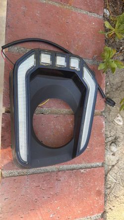 Toyota Tacoma 16/23 sequential fog light cover