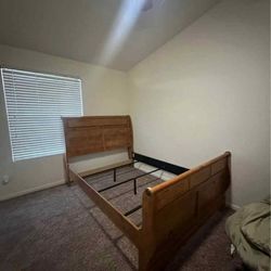 Queesn Sized Wooden Bed Frame With Drawers 