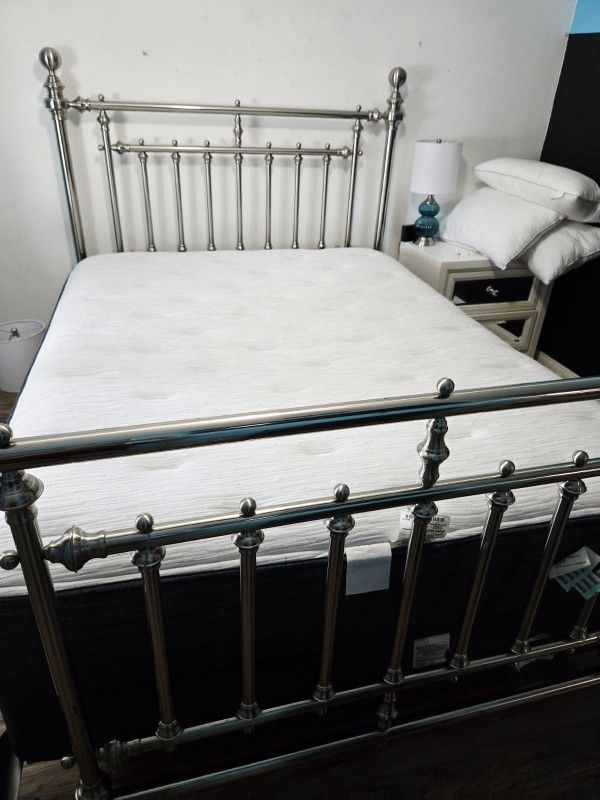 Queen Mattress And Boxspring 