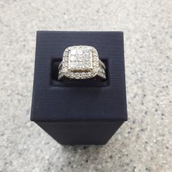 Ladies 10kt Yellow Gold Ring With Diamonds 