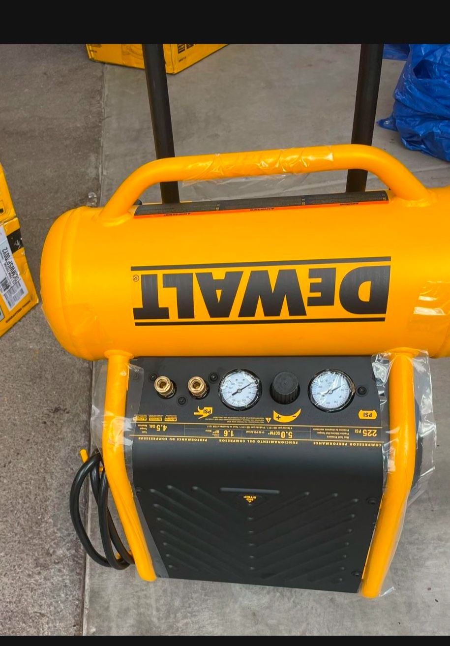 DEWALT 4.5 Gal. Portable Electric Air Compressor