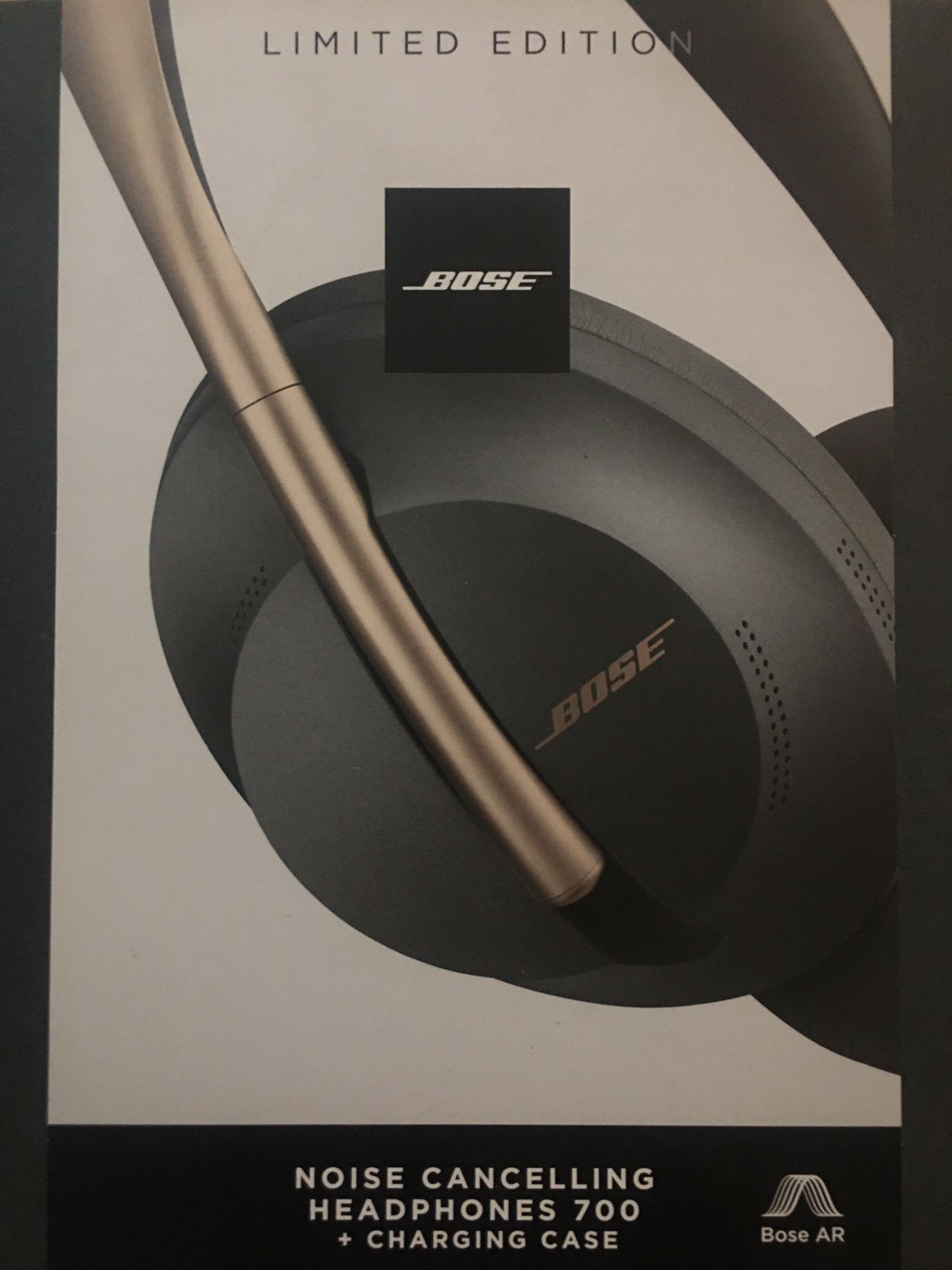 BOSE LIMITED EDITION Noise Cancelling Headphones 700 with CHARGING CASE
