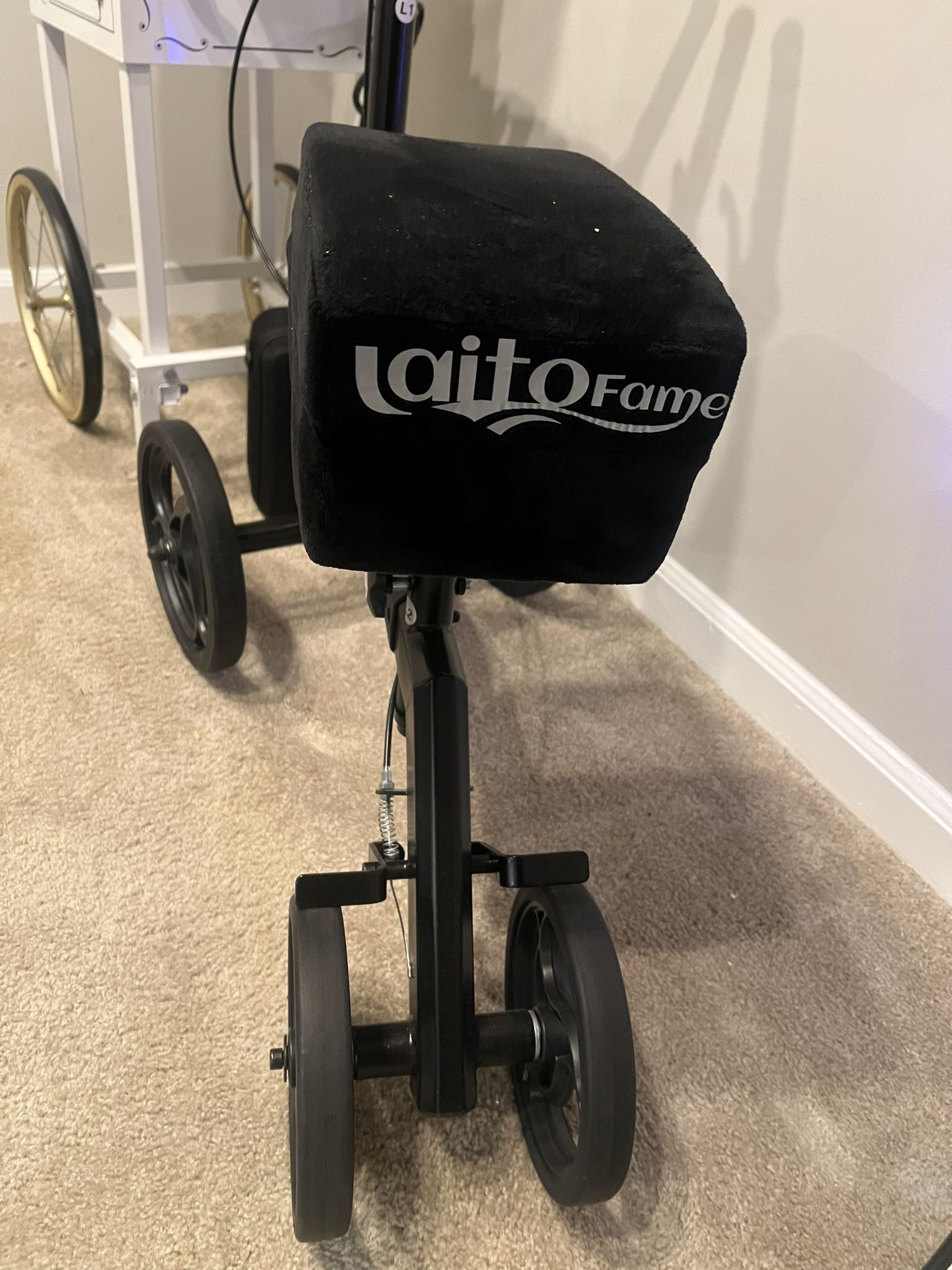 Knee Scooter with Plush Seat Cover