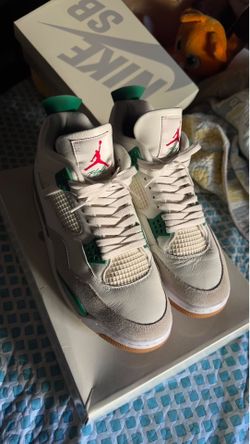 Used Jordan 4 SB Pine Green size 13M