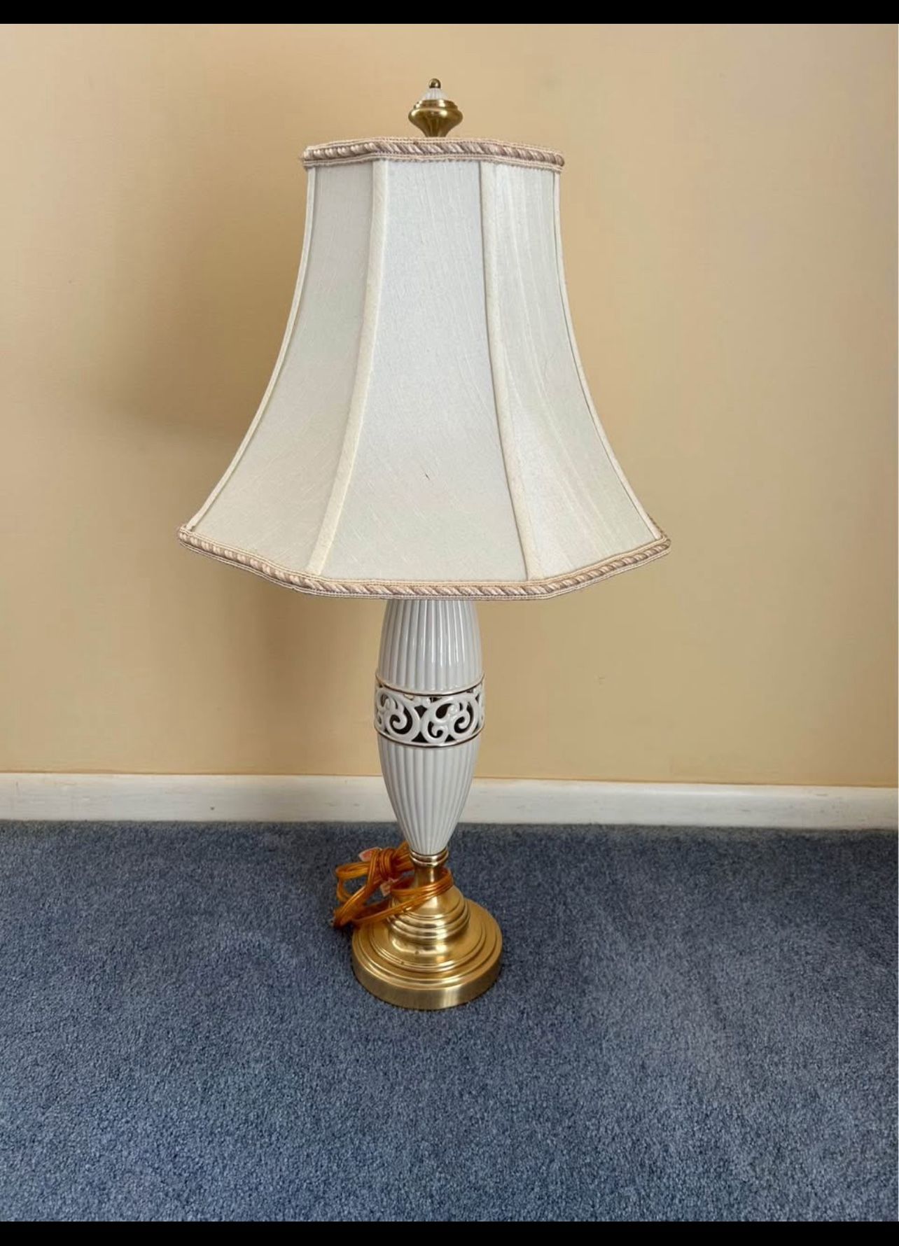 Vintage Lenox Quoizel Table Lamp
