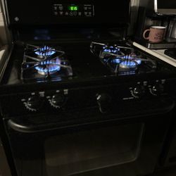 BLACK GE GAS STOVE 