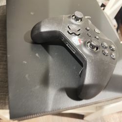 Xbox One X - Elite Series 2 Controllers 