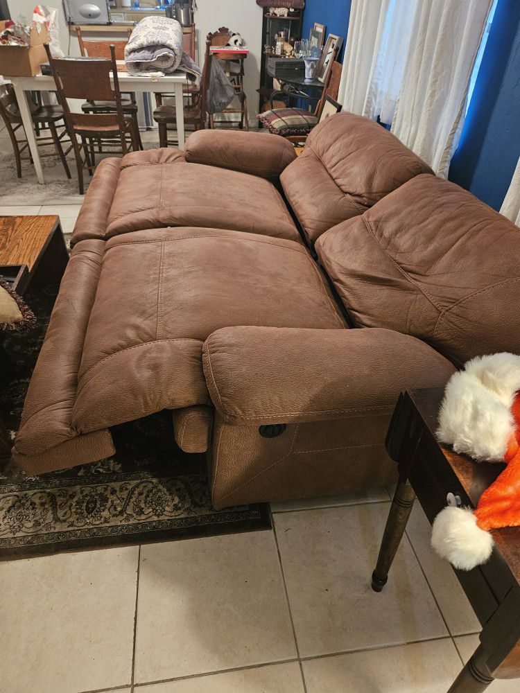 Dual Reclining Couch