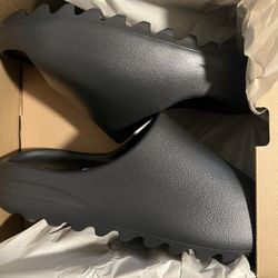 Yeezy Slide Onyx Size 9