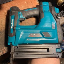 Makita Finish Nailer