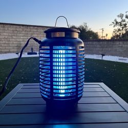 New In Box Mosquito Insect Killer Zapper Electric Plug-in Kills On Contact