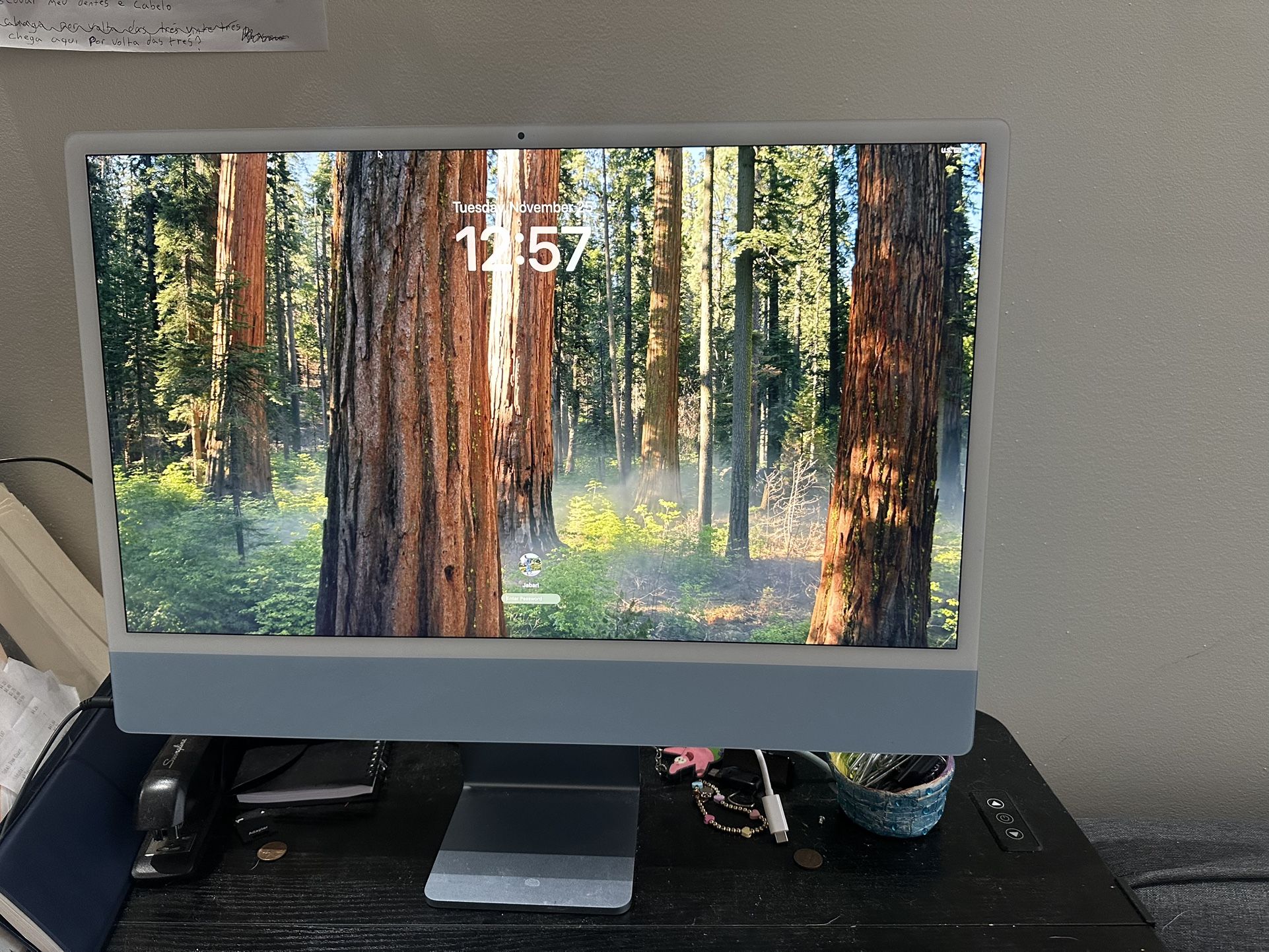 iMac 24” (M1, 2021) – Excellent Condition + Original Accessories