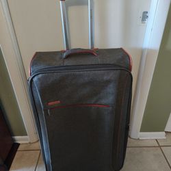 BAUDET Lightweight Double Wheels Fabric Suitcase 28" x 18" x 11", Gray, Pre-owned 