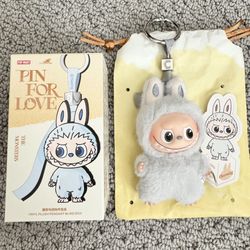 π©· POP MART Labubu THE MONSTERS PIN FOR LOVE Vinyl Plush Pendant β Letter C