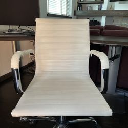 Crate and Barrel Ripple Leather Ivory Chair With Chrome Base