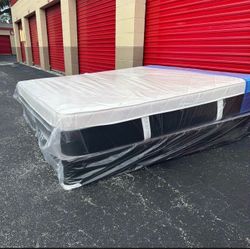 NEW Mattress King Size Plush Pillowtop With Box Spring // Offer  🚚