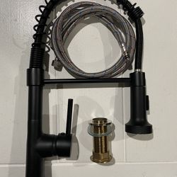 NEW Modern Single Handle Kitchen Faucet Pull Down Sprayer w/ LED Light-Matte Black-$45