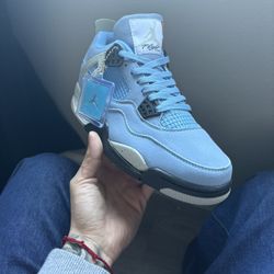 Jordan 4 university blues size 10
