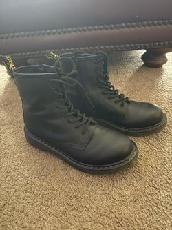 Dr martens Youth Boys Size 5