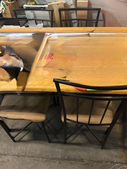 New-5 piece dining table set