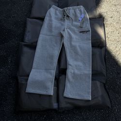 Essential sweatpants relaxed