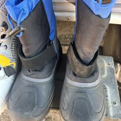 Snow Boots Size 4