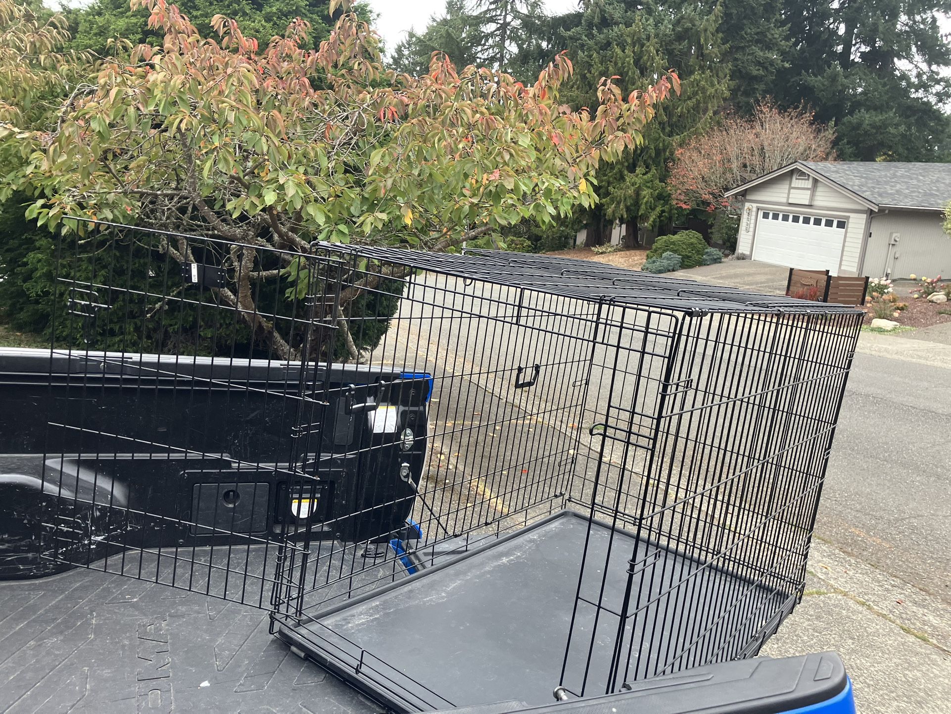 XXL Large Dog Kennel Crate Collapsible Like New 48”L by 30”W by 32” H