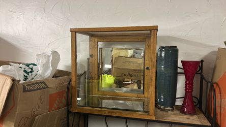 Glass display box