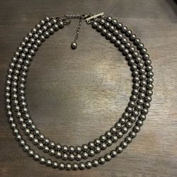 Black pearl necklace