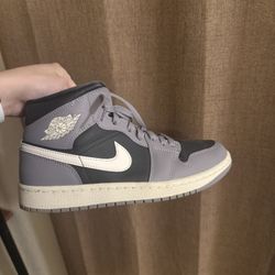 Air Jordan’s Women’s Size 9