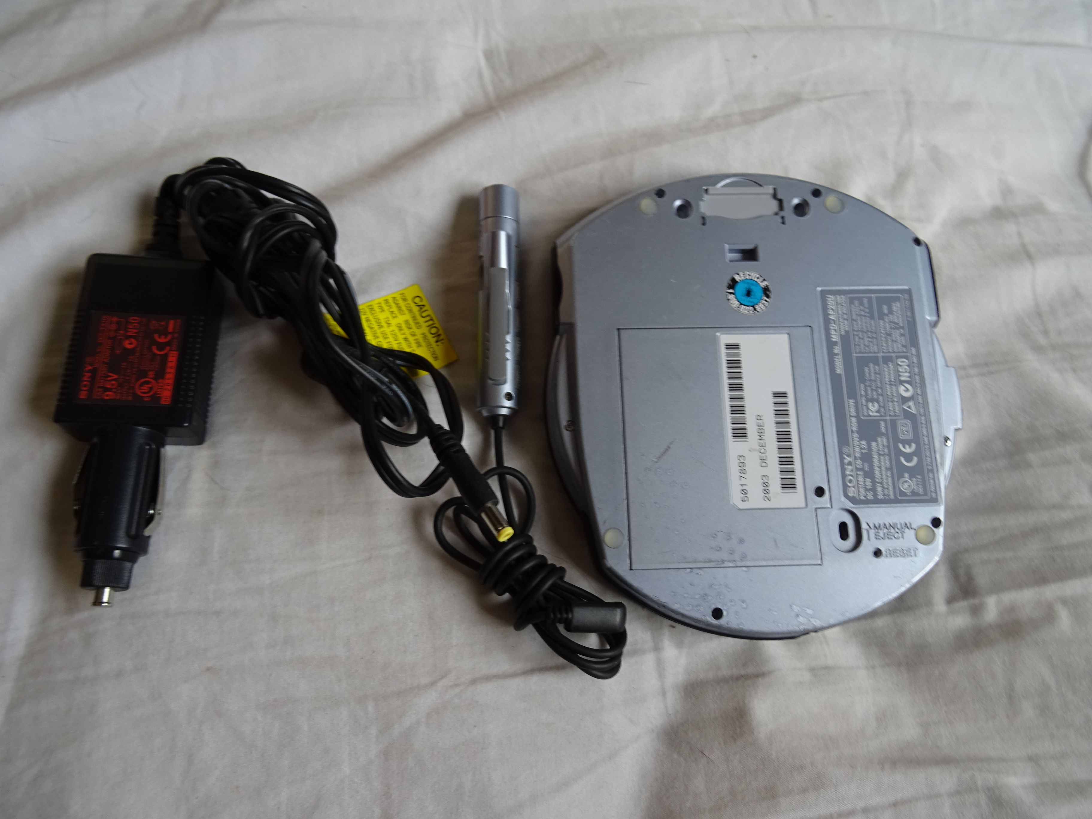 Sony MPD AP20U - Disk drive - CD-RW / DVD-ROM combo - 24x10x24x/8x - Hi-Speed USB - external used
