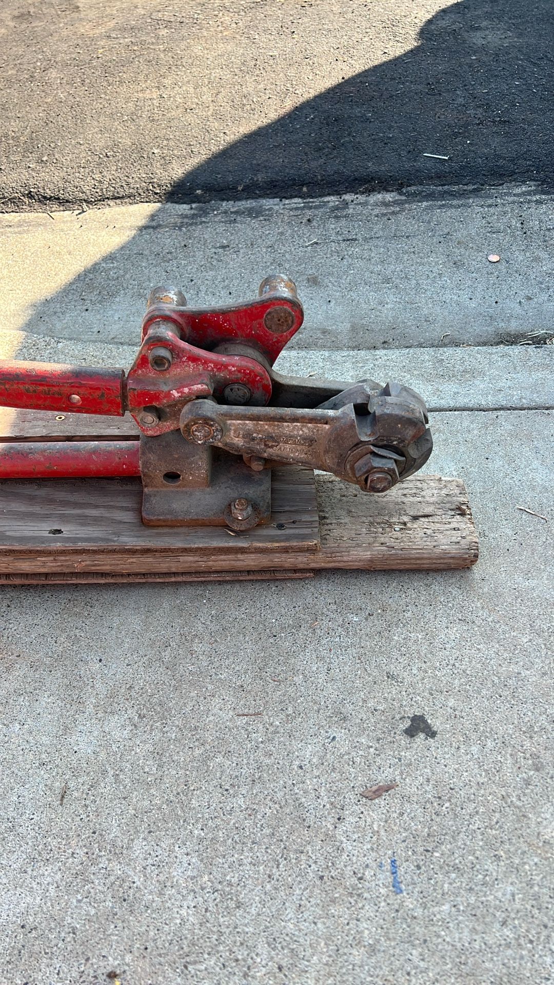 Rebar bender/cutter, 5/8 Cut 3/4 Bend 19mm Cap. perfect shape. Cutters are sharp.