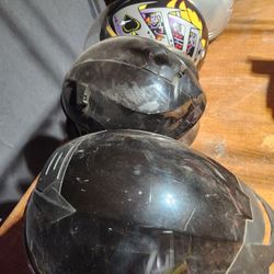 Helmets Median  N Lar