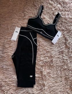 Alo Womens Yoga Set
