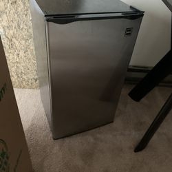 Mini Fridge RCA 