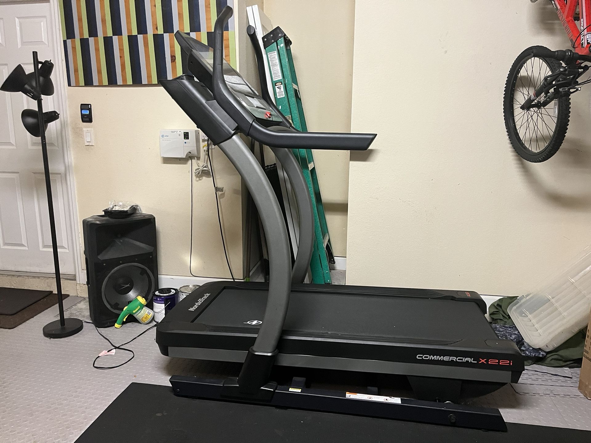 Incline Trainer Treadmill (NordicTrack)