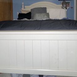 Full Size Wood Bed 