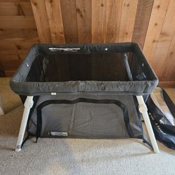 Guava Family Travel Crib