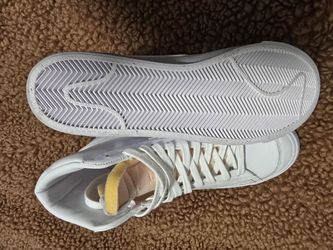 Women's Nike Size 9.5 New