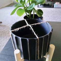 Ceramic Planter With Stand