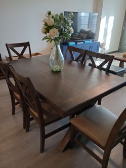 7 piece hard wood dinning set
