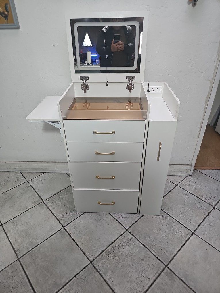 3 IN ONE VANITY DESK. PLEASE READ DESCRIPTIONS.