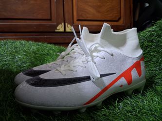 Soccer cleats us size 6youth