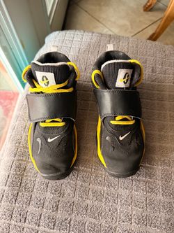 NIKE SIZE 1Y