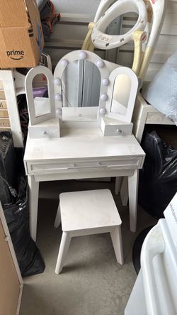Kids vanity