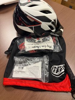 Mountain bike helmet. A3 Troy Lee Designs.