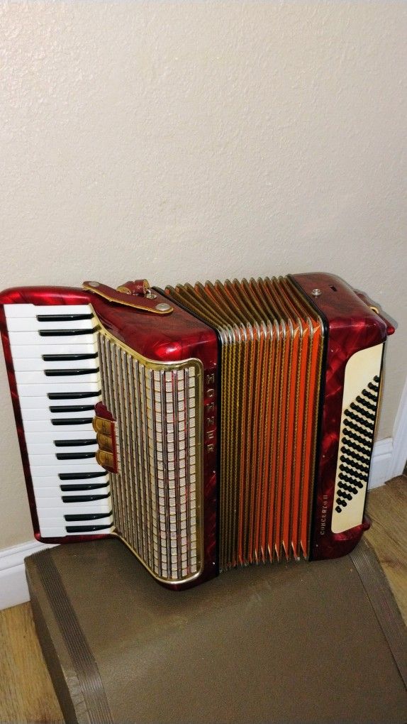 Hohner Concerto Ii. 34 Teclas ,3 Registros Y 72 Bajos Acordeon Accordion